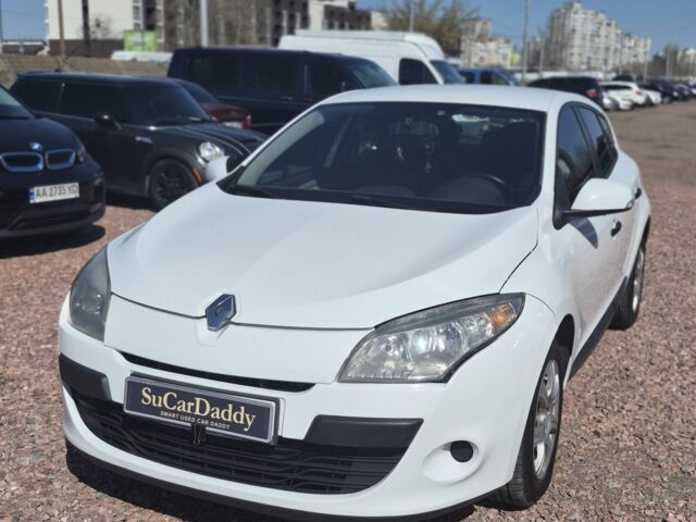 Белый Рено Меган, объемом двигателя 1.5 л и пробегом 242 тыс. км за 5999 $, фото 1 на Automoto.ua