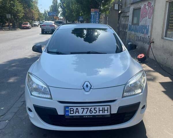 Белый Рено Меган, объемом двигателя 1.5 л и пробегом 280 тыс. км за 6299 $, фото 1 на Automoto.ua