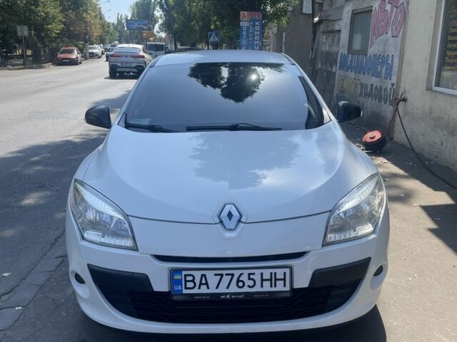 Белый Рено Меган, объемом двигателя 1.5 л и пробегом 270 тыс. км за 6500 $, фото 1 на Automoto.ua