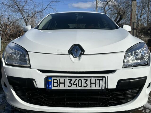 Белый Рено Меган, объемом двигателя 1.5 л и пробегом 257 тыс. км за 5700 $, фото 1 на Automoto.ua
