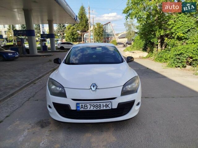 Білий Рено Меган, об'ємом двигуна 1.46 л та пробігом 301 тис. км за 6300 $, фото 1 на Automoto.ua