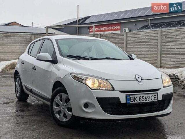 Білий Рено Меган, об'ємом двигуна 1.5 л та пробігом 305 тис. км за 6400 $, фото 1 на Automoto.ua