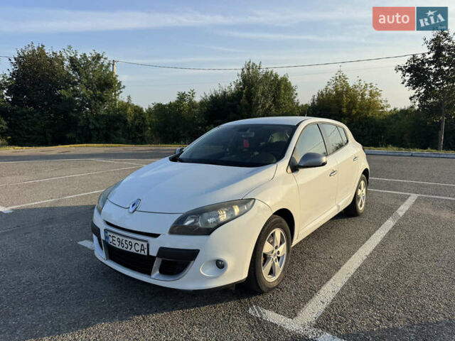 Рено Меган 2011 в Черновцах на Automoto.ua Белый Рено Меган, объемом двигателя 1.6 л и пробегом 176 тыс. км за 6700 $, фото 1 на Automoto.ua