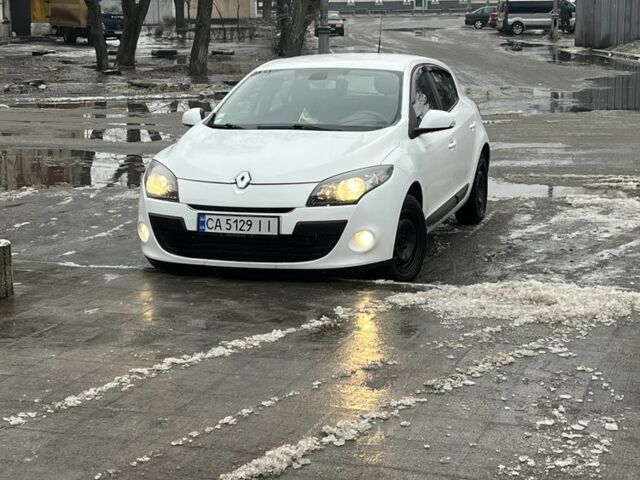 Белый Рено Меган, объемом двигателя 1.5 л и пробегом 246 тыс. км за 6000 $, фото 1 на Automoto.ua