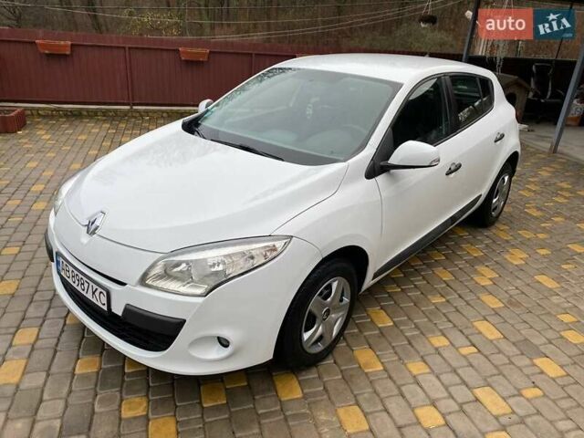Белый Рено Меган, объемом двигателя 1.5 л и пробегом 210 тыс. км за 6450 $, фото 1 на Automoto.ua