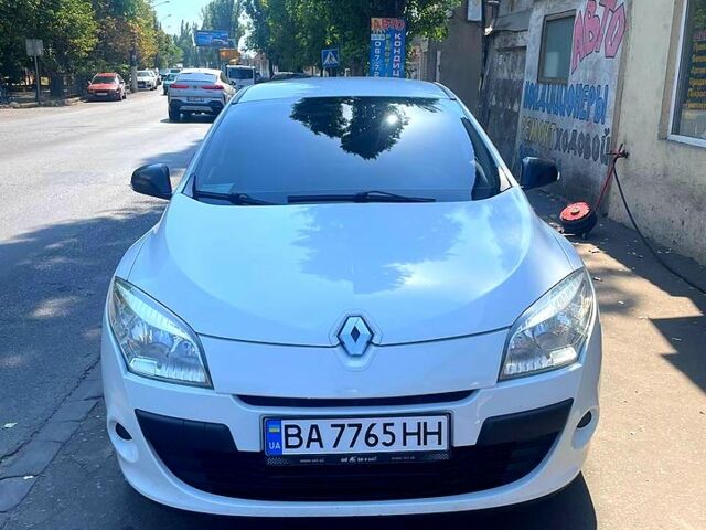 Белый Рено Меган, объемом двигателя 1.5 л и пробегом 280 тыс. км за 6299 $, фото 1 на Automoto.ua