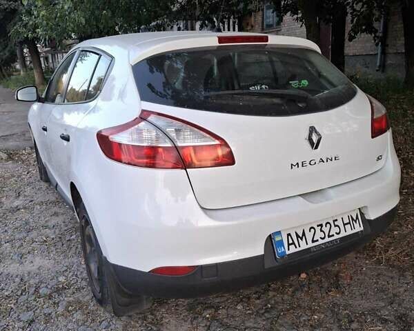 Рено Меган 2011 в Бердичеве на Automoto.ua Белый Рено Меган, объемом двигателя 1.46 л и пробегом 190 тыс. км за 5800 $, фото 1 на Automoto.ua