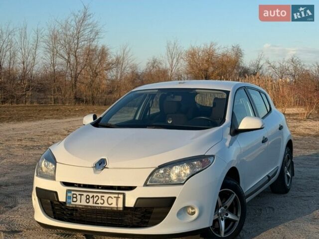 Белый Рено Меган, объемом двигателя 1.5 л и пробегом 267 тыс. км за 7000 $, фото 1 на Automoto.ua