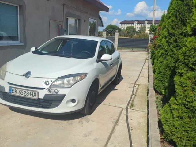 Білий Рено Меган, об'ємом двигуна 1.5 л та пробігом 297 тис. км за 5754 $, фото 1 на Automoto.ua