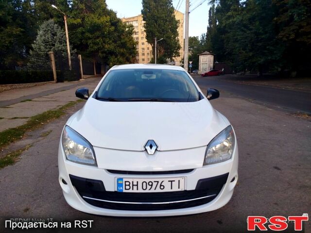 Белый Рено Меган, объемом двигателя 1.5 л и пробегом 278 тыс. км за 5500 $, фото 1 на Automoto.ua