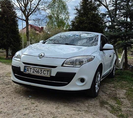 Белый Рено Меган, объемом двигателя 1.46 л и пробегом 259 тыс. км за 6550 $, фото 1 на Automoto.ua