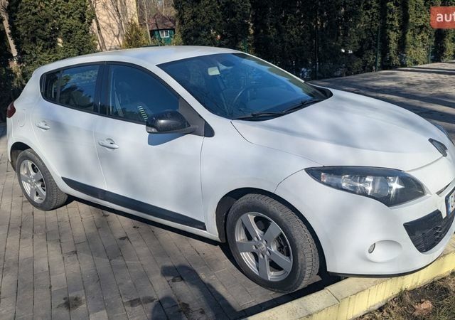Білий Рено Меган, об'ємом двигуна 1.5 л та пробігом 300 тис. км за 5200 $, фото 1 на Automoto.ua