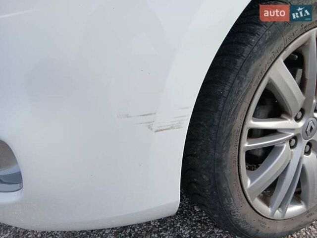 Рено Меган 2011 у Чернігові на Automoto.ua Білий Рено Меган, об'ємом двигуна 1.5 л та пробігом 186 тис. км за 6300 $, фото 1 на Automoto.ua