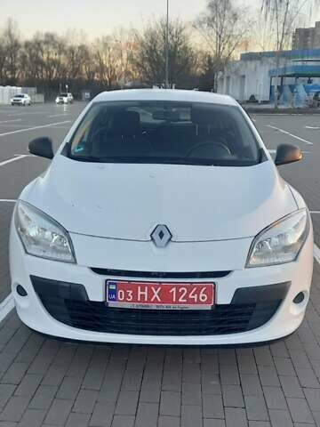 Белый Рено Меган, объемом двигателя 1.6 л и пробегом 198 тыс. км за 7200 $, фото 1 на Automoto.ua