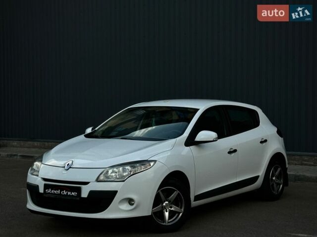 Білий Рено Меган, об'ємом двигуна 1.46 л та пробігом 267 тис. км за 7499 $, фото 1 на Automoto.ua