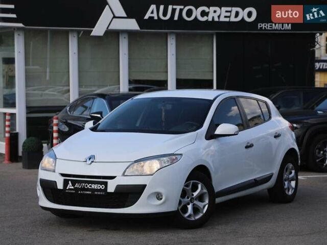 Белый Рено Меган, объемом двигателя 1.6 л и пробегом 211 тыс. км за 6700 $, фото 1 на Automoto.ua