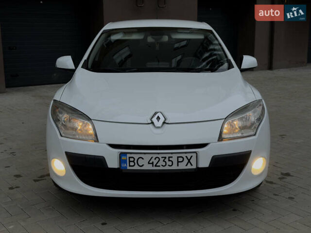 Белый Рено Меган, объемом двигателя 1.46 л и пробегом 275 тыс. км за 5800 $, фото 1 на Automoto.ua