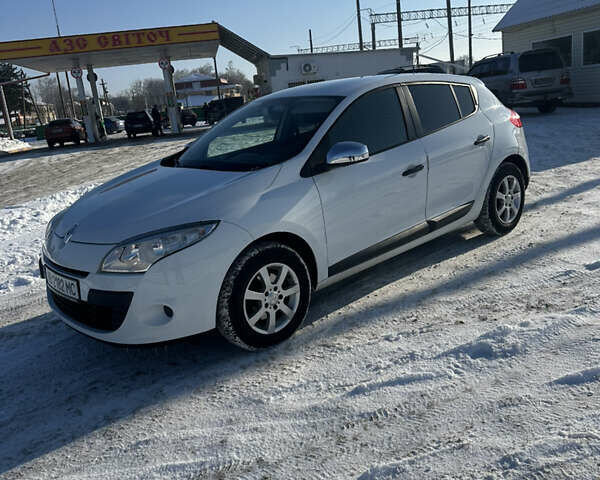 Білий Рено Меган, об'ємом двигуна 1.6 л та пробігом 137 тис. км за 7600 $, фото 1 на Automoto.ua
