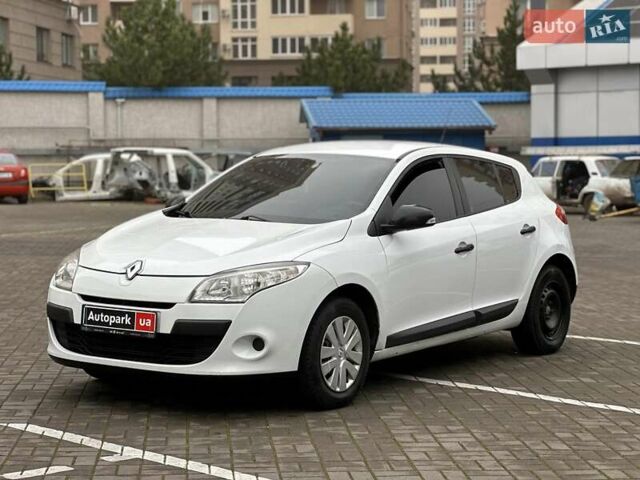Белый Рено Меган, объемом двигателя 1.5 л и пробегом 275 тыс. км за 6440 $, фото 1 на Automoto.ua