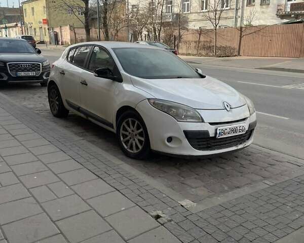 Білий Рено Меган, об'ємом двигуна 1.46 л та пробігом 320 тис. км за 4200 $, фото 1 на Automoto.ua
