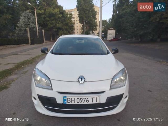 Белый Рено Меган, объемом двигателя 1.46 л и пробегом 278 тыс. км за 5700 $, фото 1 на Automoto.ua