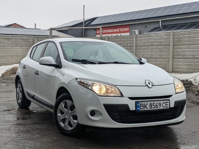 Белый Рено Меган, объемом двигателя 1.5 л и пробегом 260 тыс. км за 6400 $, фото 1 на Automoto.ua