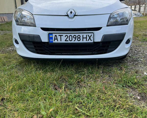 Білий Рено Меган, об'ємом двигуна 1.6 л та пробігом 209 тис. км за 6500 $, фото 1 на Automoto.ua