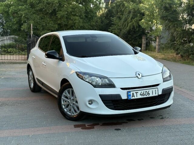 Белый Рено Меган, объемом двигателя 1.5 л и пробегом 248 тыс. км за 5850 $, фото 1 на Automoto.ua