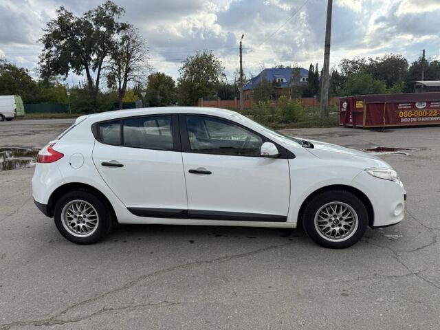 Белый Рено Меган, объемом двигателя 1.5 л и пробегом 275 тыс. км за 6600 $, фото 1 на Automoto.ua