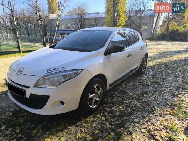 Белый Рено Меган, объемом двигателя 1.5 л и пробегом 277 тыс. км за 5400 $, фото 1 на Automoto.ua