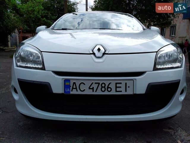 Белый Рено Меган, объемом двигателя 1.46 л и пробегом 191 тыс. км за 7300 $, фото 1 на Automoto.ua