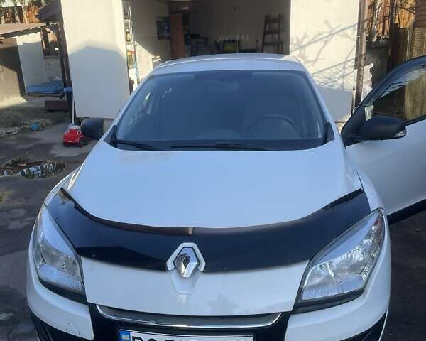 Білий Рено Меган, об'ємом двигуна 1.46 л та пробігом 145 тис. км за 7000 $, фото 1 на Automoto.ua