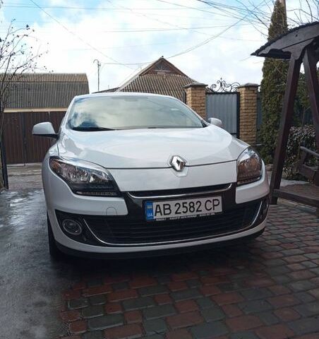 Белый Рено Меган, объемом двигателя 1.5 л и пробегом 200 тыс. км за 7200 $, фото 1 на Automoto.ua