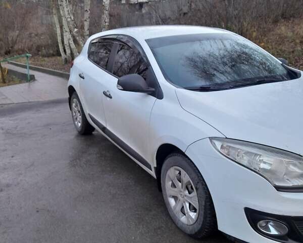 Белый Рено Меган, объемом двигателя 1.6 л и пробегом 207 тыс. км за 6400 $, фото 1 на Automoto.ua