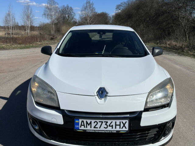 Белый Рено Меган, объемом двигателя 1.5 л и пробегом 280 тыс. км за 5100 $, фото 1 на Automoto.ua