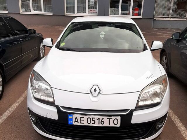 Рено Меган 2012 в Днепре (Днепропетровске) на Automoto.ua Белый Рено Меган, объемом двигателя 1.5 л и пробегом 100 тыс. км за 8000 $, фото 1 на Automoto.ua