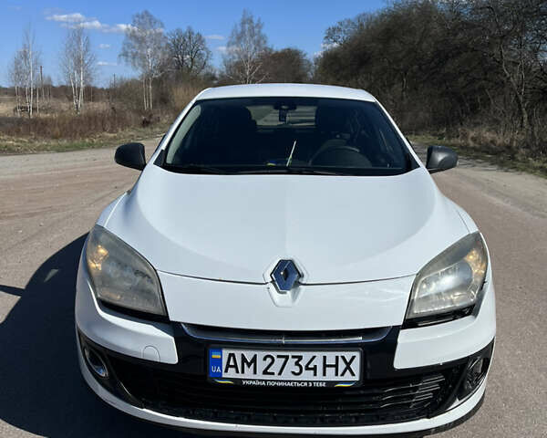 Белый Рено Меган, объемом двигателя 1.5 л и пробегом 280 тыс. км за 4900 $, фото 1 на Automoto.ua