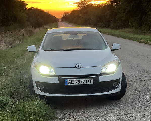 Білий Рено Меган, об'ємом двигуна 1.5 л та пробігом 312 тис. км за 7572 $, фото 1 на Automoto.ua