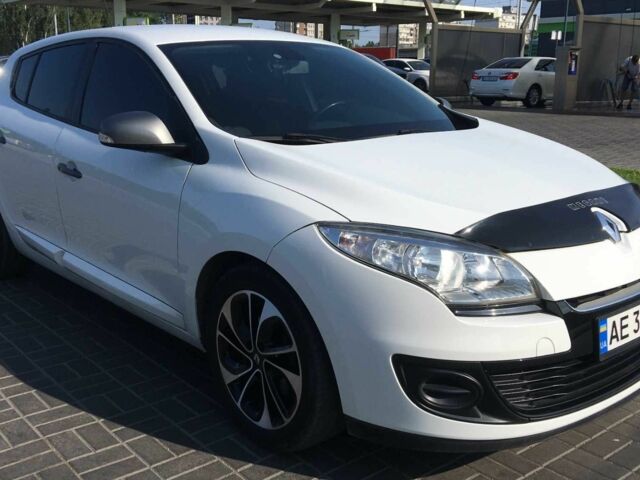 Рено Меган 2012 в Днепре (Днепропетровске) на Automoto.ua Белый Рено Меган, объемом двигателя 1.5 л и пробегом 215 тыс. км за 7650 $, фото 1 на Automoto.ua