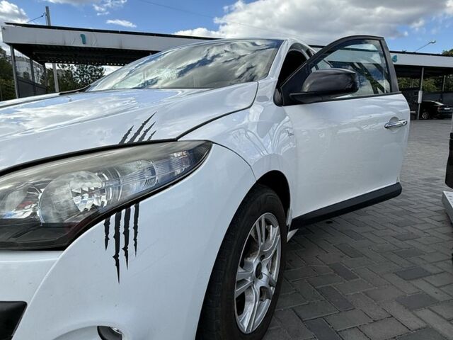 Білий Рено Меган, об'ємом двигуна 1.5 л та пробігом 230 тис. км за 5598 $, фото 1 на Automoto.ua