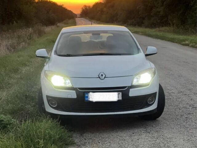 Білий Рено Меган, об'ємом двигуна 1.5 л та пробігом 309 тис. км за 7990 $, фото 1 на Automoto.ua