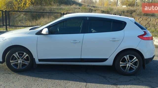 Белый Рено Меган, объемом двигателя 1.6 л и пробегом 183 тыс. км за 6450 $, фото 1 на Automoto.ua