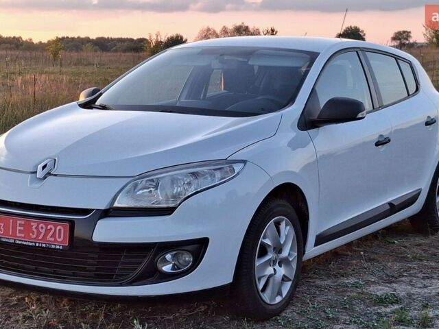 Белый Рено Меган, объемом двигателя 1.6 л и пробегом 230 тыс. км за 6100 $, фото 1 на Automoto.ua