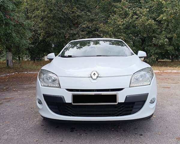 Білий Рено Меган, об'ємом двигуна 1.46 л та пробігом 225 тис. км за 6000 $, фото 1 на Automoto.ua