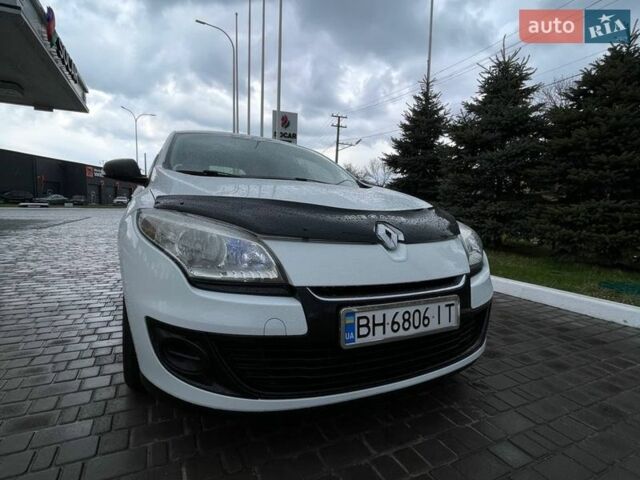 Білий Рено Меган, об'ємом двигуна 1.5 л та пробігом 350 тис. км за 5000 $, фото 1 на Automoto.ua