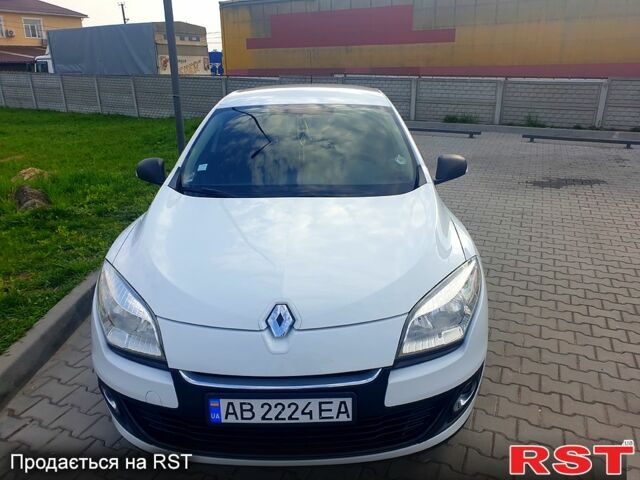 Білий Рено Меган, об'ємом двигуна 1.5 л та пробігом 250 тис. км за 7700 $, фото 1 на Automoto.ua