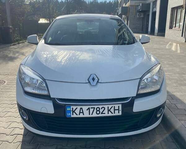 Белый Рено Меган, объемом двигателя 1.4 л и пробегом 229 тыс. км за 6300 $, фото 1 на Automoto.ua