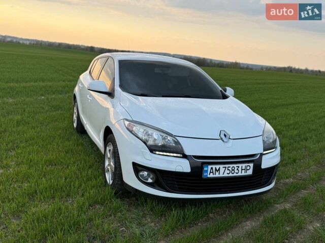 Белый Рено Меган, объемом двигателя 1.46 л и пробегом 180 тыс. км за 7500 $, фото 1 на Automoto.ua