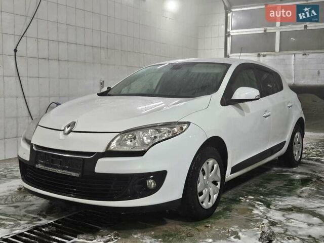 Білий Рено Меган, об'ємом двигуна 1.46 л та пробігом 325 тис. км за 5750 $, фото 1 на Automoto.ua
