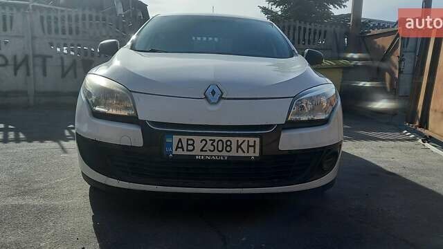 Белый Рено Меган, объемом двигателя 1.6 л и пробегом 179 тыс. км за 7000 $, фото 1 на Automoto.ua